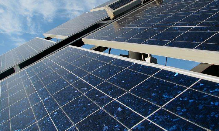一种工业上可行的硅基太阳能电池的竞争对手正在开发中