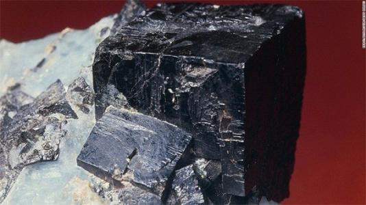 化学创新稳定了性能最佳的钙钛矿配方