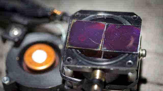 揭示钙钛矿太阳能电池中真正发生的事情